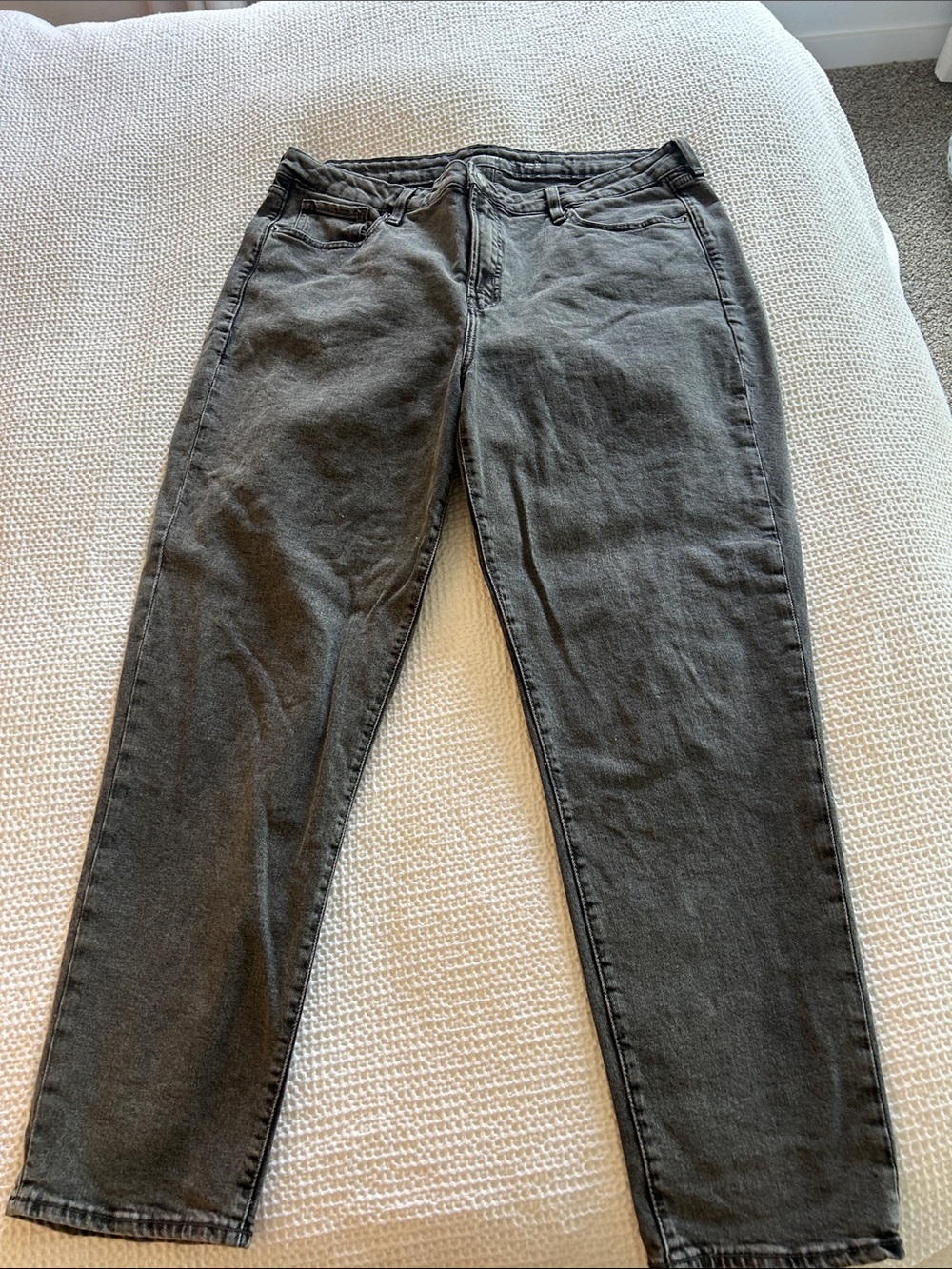 Old Navy Women's Straight-Leg Jeans in Washed Black